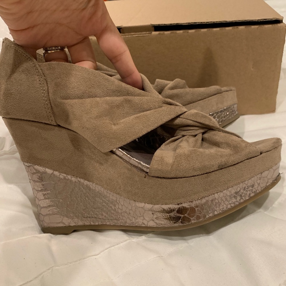 Madden girl platform wedge